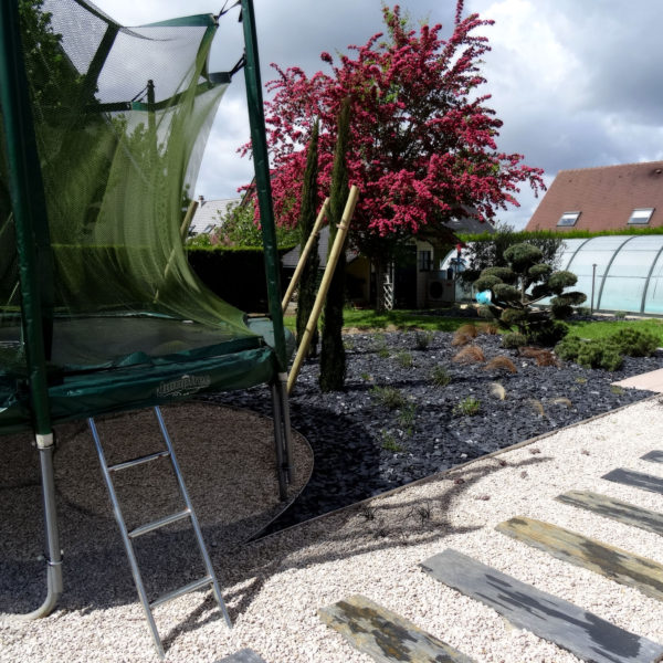 Après (after) – Le jardin – Végétal & minéral en harmonie – Vert Iris